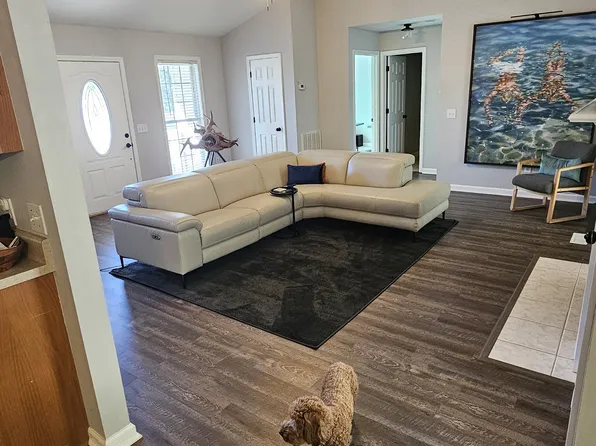 110 N Lyndsey Point, Seneca, SC 29672