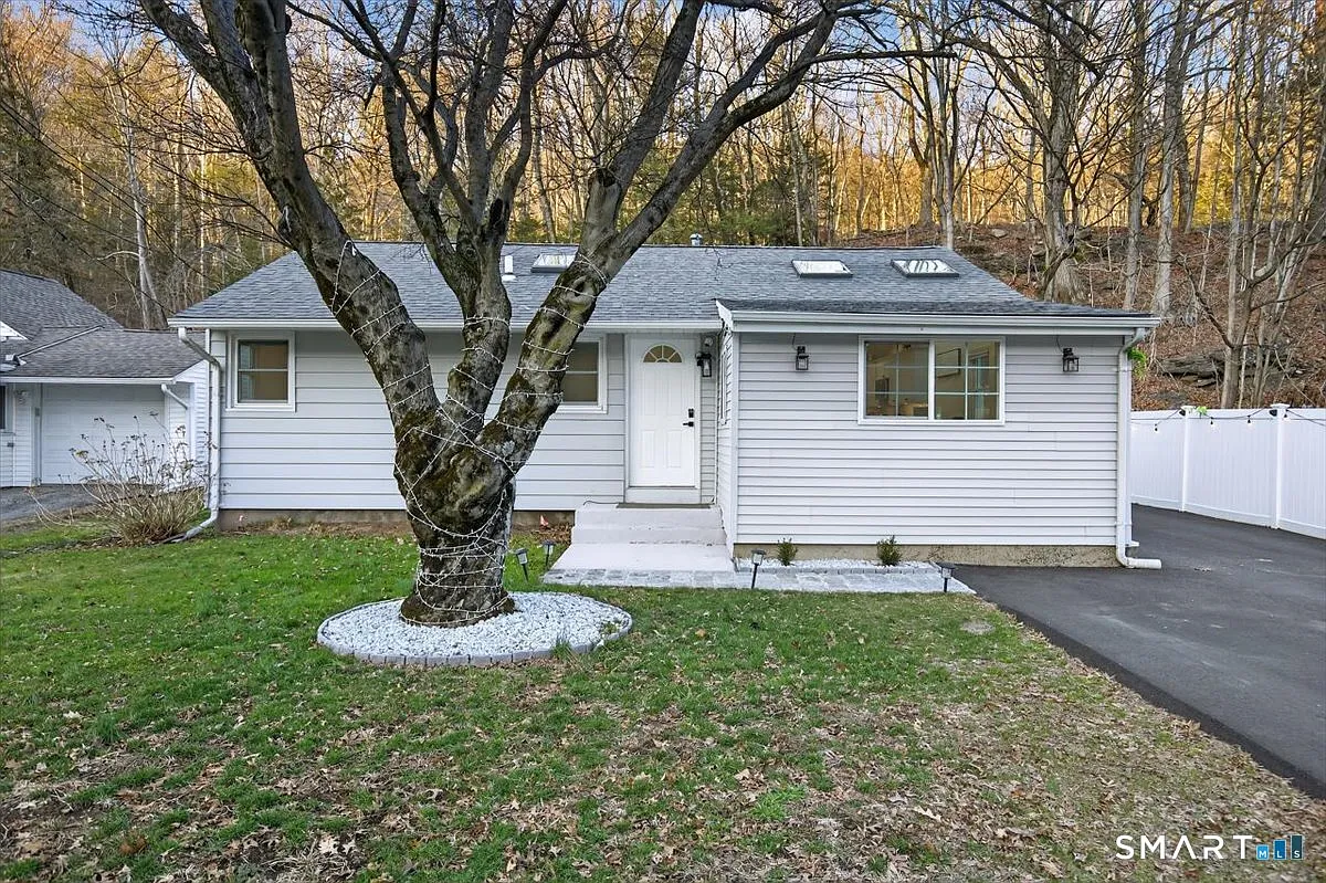 148 Roosevelt Drive photo 1
