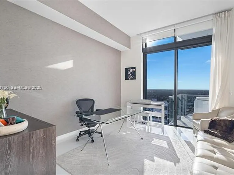 88 SW 7th St #4203 — Photo 34