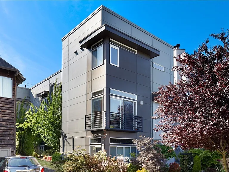 1633 California Ave SW #A — Photo 1