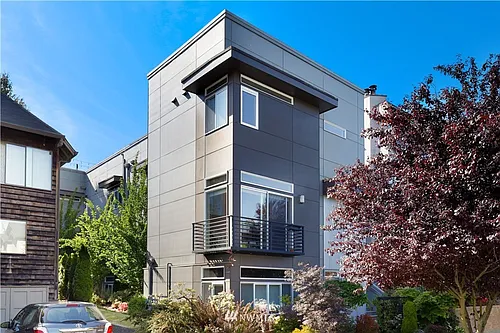 1633 California Ave SW #A Photo 1