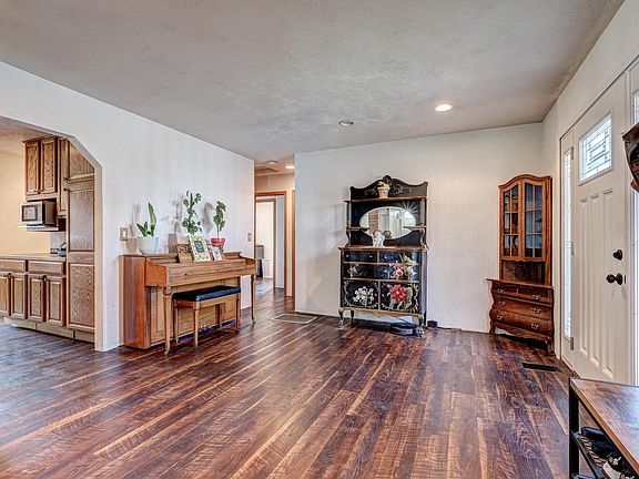 5th image of 322 Jadwin Ave