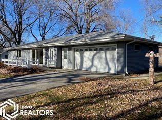 414 27th Ave S, Clear Lake, IA 50428