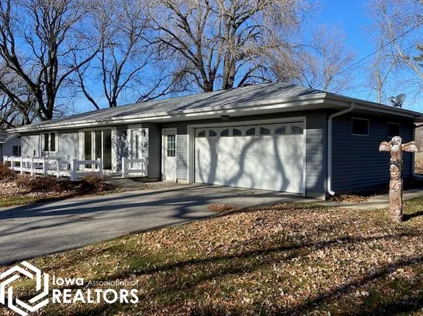 414 27th Ave S, Clear Lake, IA 50428