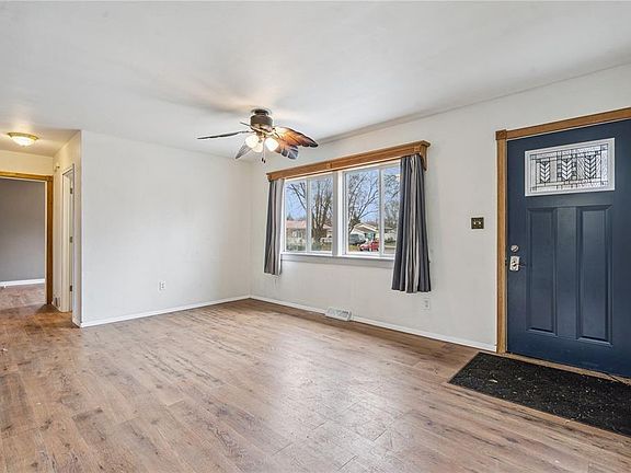 3rd image of 414 Main St