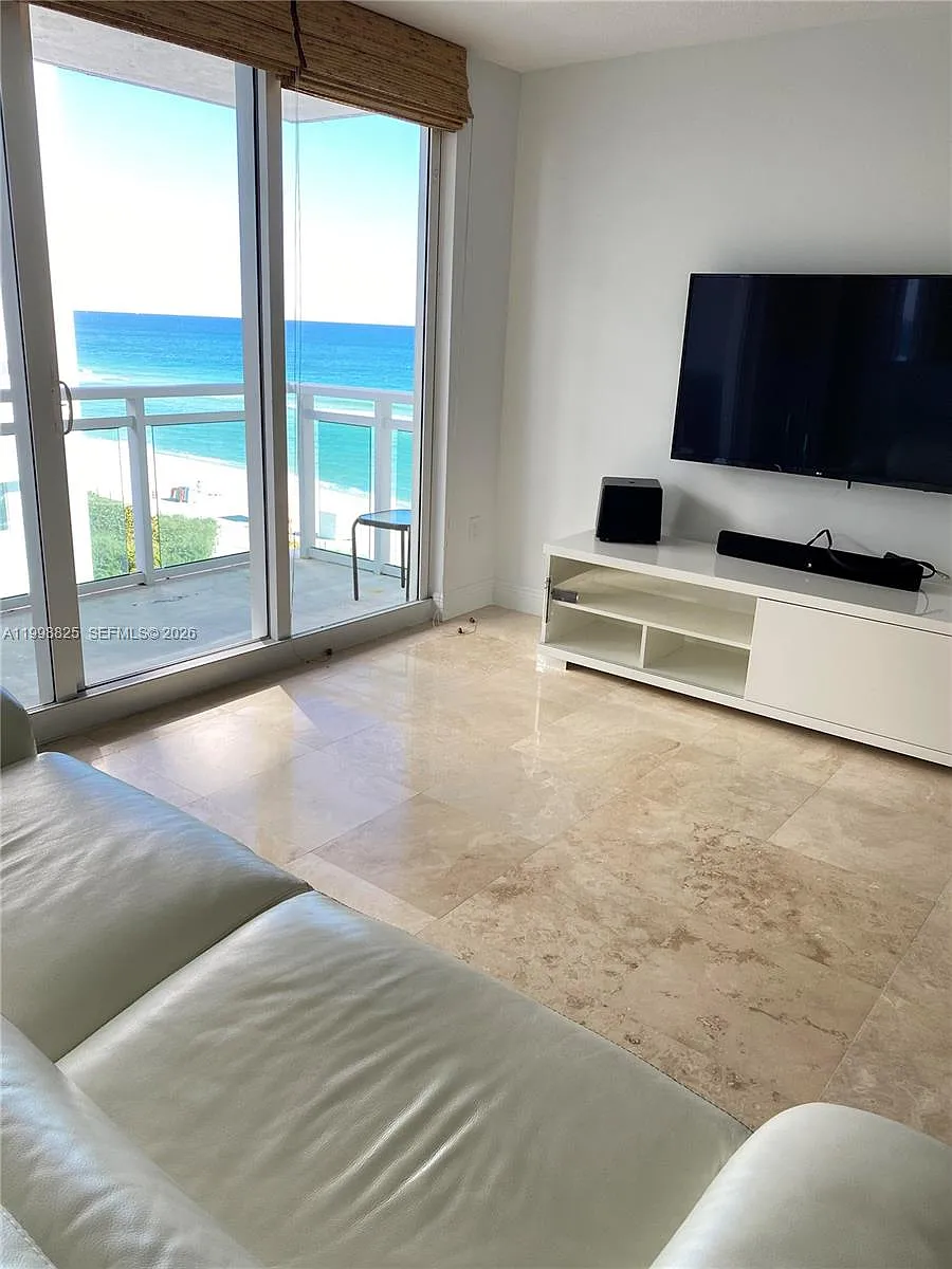 Building Photo - 6917 Collins Ave #904