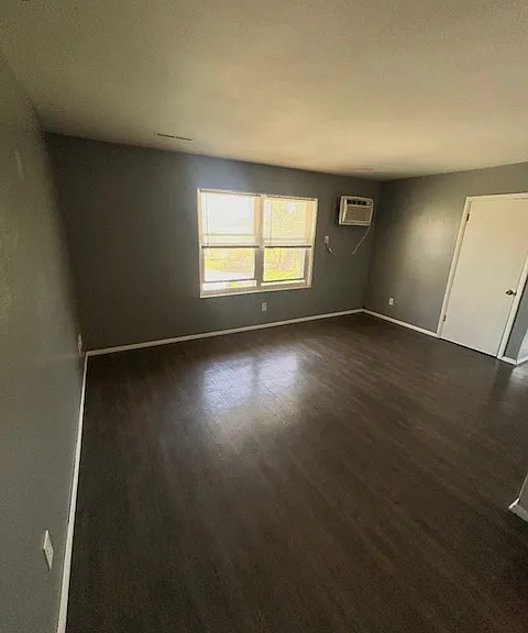 1614 Brooke Park Dr #8 — Photo 1