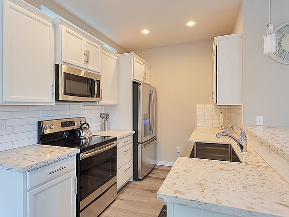 5th image of 414 Raybird Ave #70