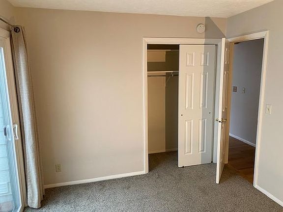 3rd image of 821 Linden Pl