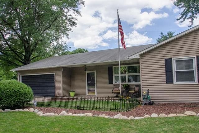 1st image of 18275 Chaucer Ln