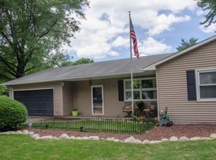 18275 Chaucer Ln, South Bend, IN 46637