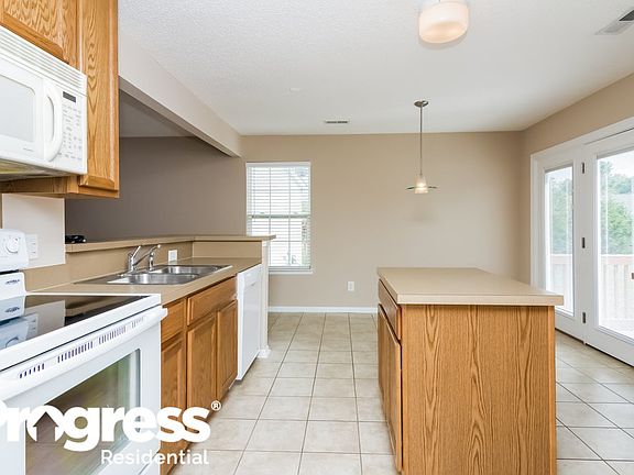 4th image of 15257 Pangborn Pl