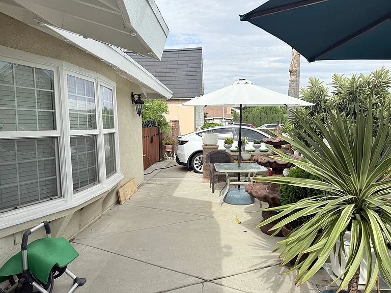 4940 Tyler St — Photo 8