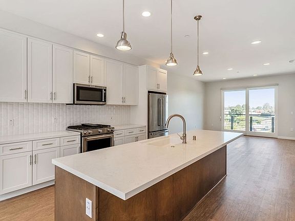 4th image of 1214 Tennyson St #103