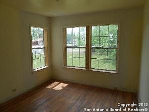 5th image of 302 Hermine Blvd