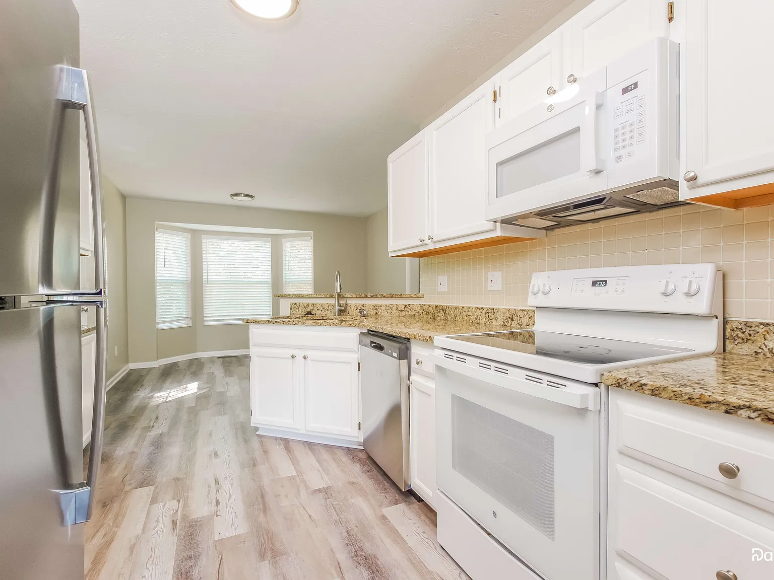 3 bed, 2.5 bath, 1907 sqft, $2,480 — Photo 3