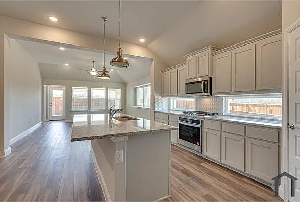 204 Rosewood Dr — Photo 26