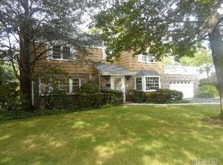 1340 Boxwood Dr E, Hewlett, NY 11557