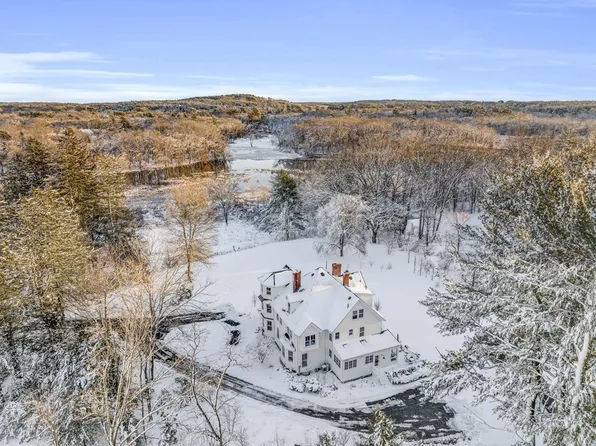 93 Coolidge Rd, Concord, MA 01742