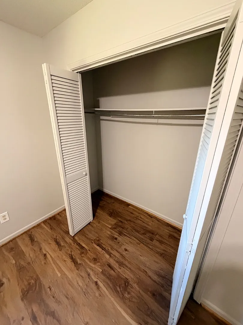 3718 Southborough Rd — Photo 3