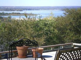 2201 Sansom Cir, River Oaks, TX 76114