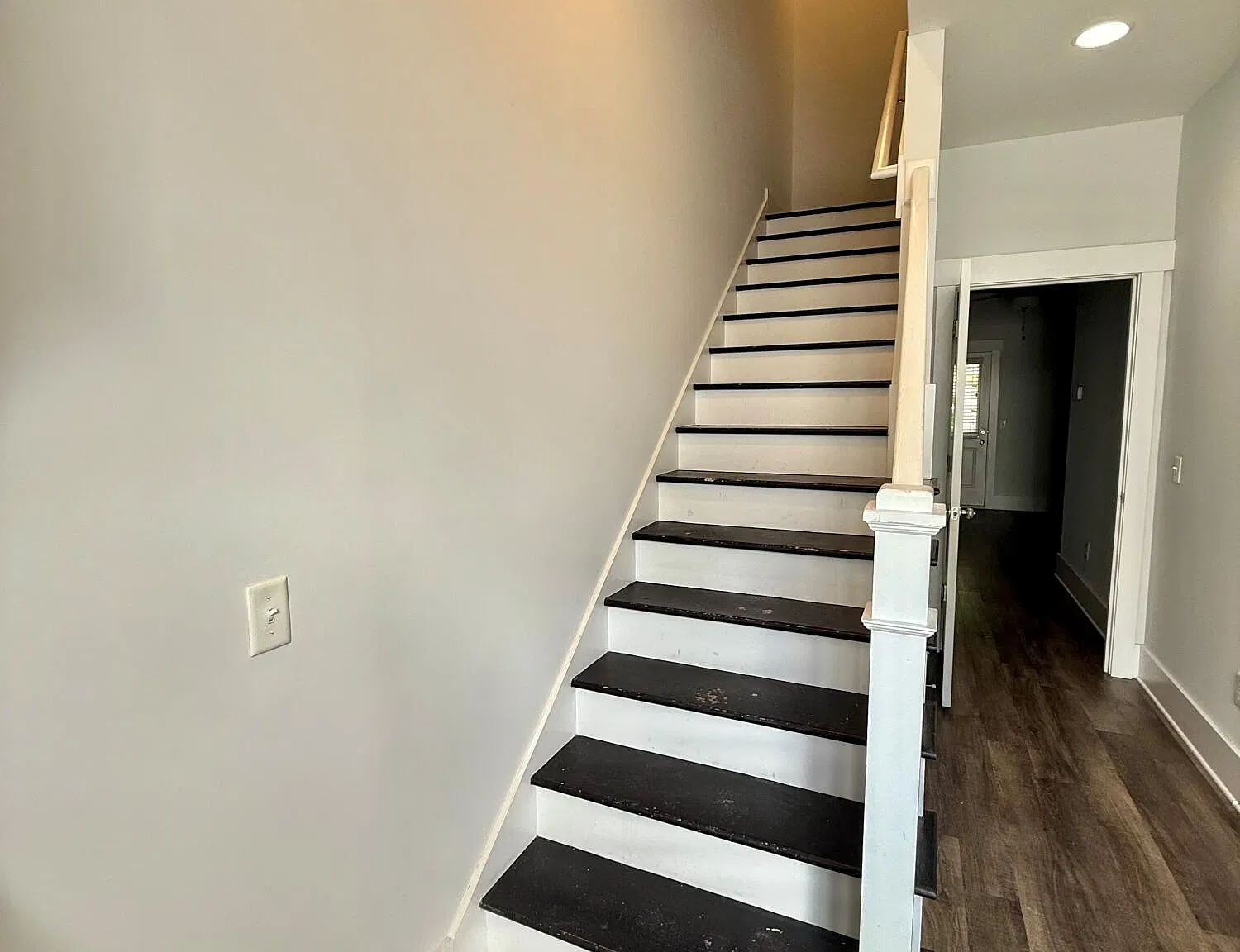 3 bed, 3.5 bath, 1929 sqft, $2,500 — Photo 4