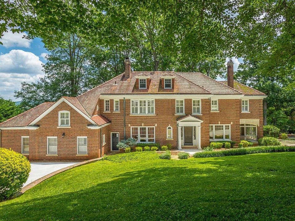 Welcome to 1651 Hillcrest Road!