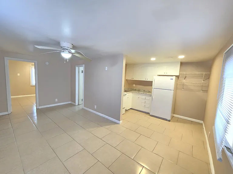 1007 N Scovel St — Photo 6