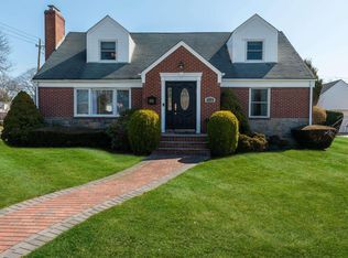 131 Lincoln St, Garden City, NY 11530
