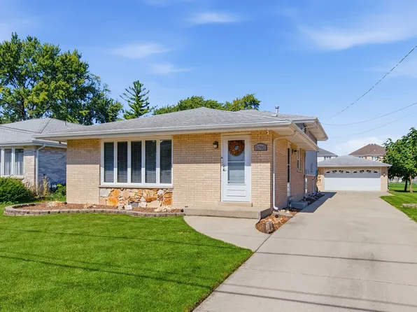 6740 W 92nd St, Oak Lawn, IL 60453