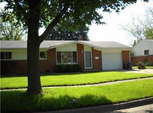 870 Lambkins Rd, Saline, MI 48176