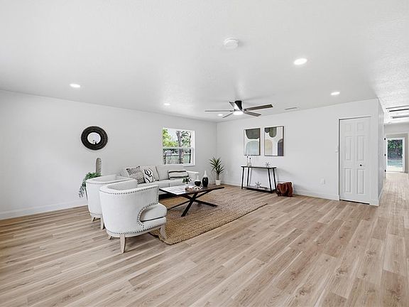 3rd image of 2711 Washington Rd