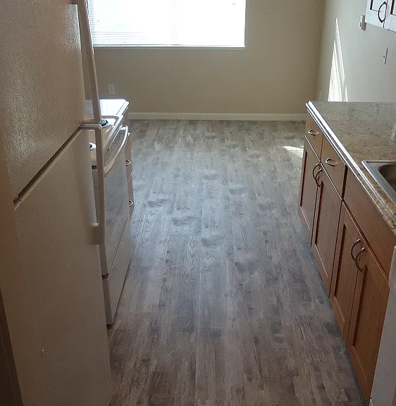 Glenview West Apartments — Photo 17