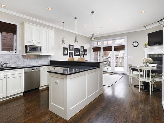 4th image of 2323 N Southport Ave #2