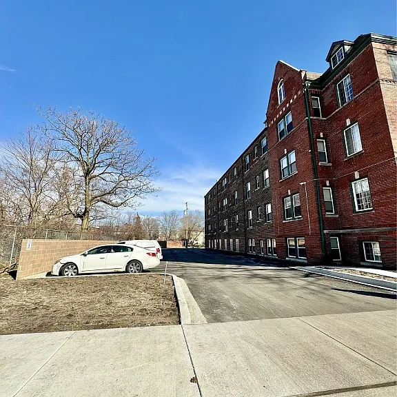 2024 Hubbard St — Photo 2
