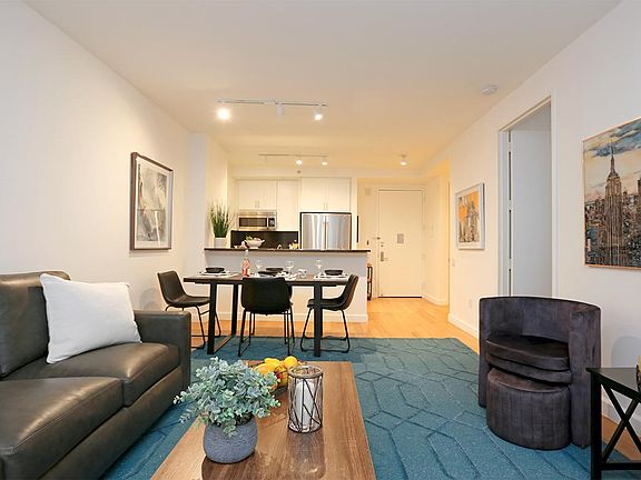 3rd image of 320 W 38th St APT 414