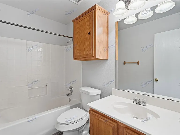 412 Pin Oak Ln — Photo 16
