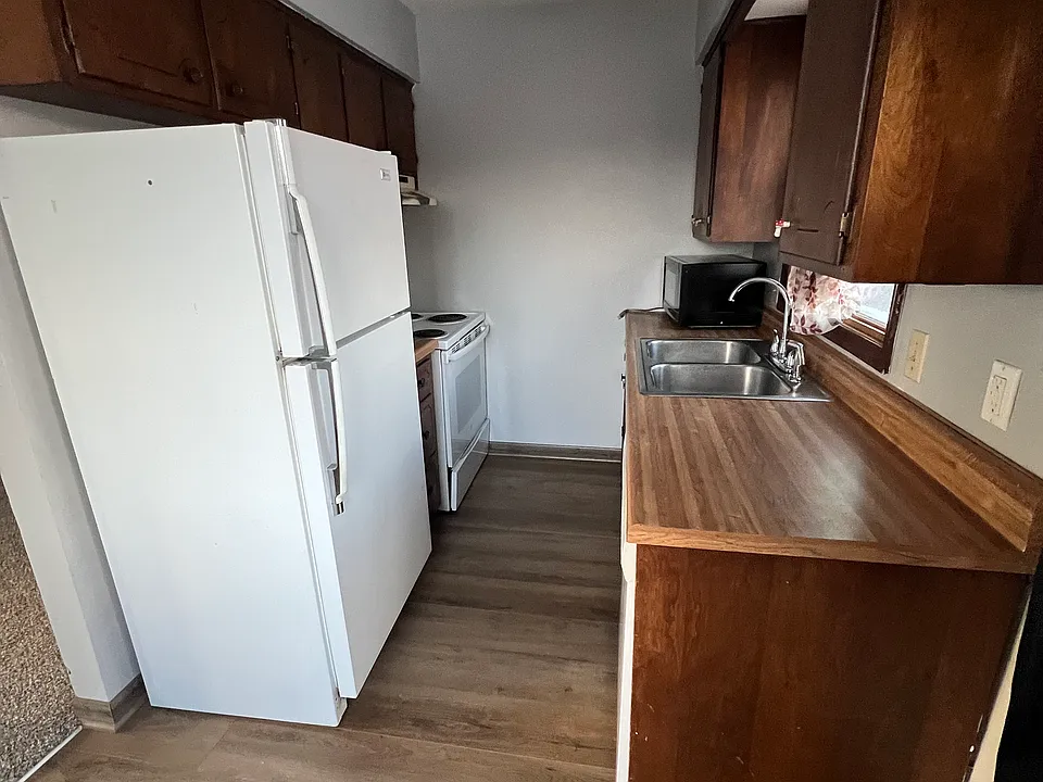 133 Benton St #1/2
