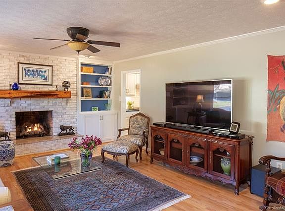 3rd image of 396 Viewcrest Dr