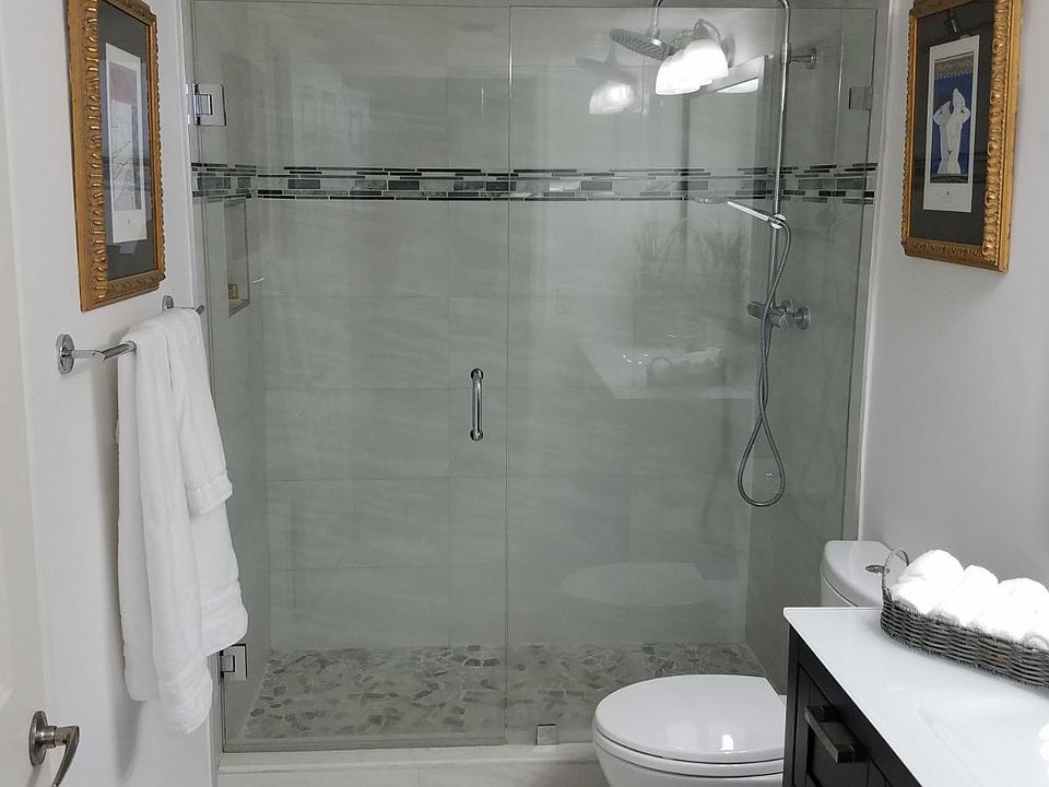 2nd image of 900 SW 8th St APT 605