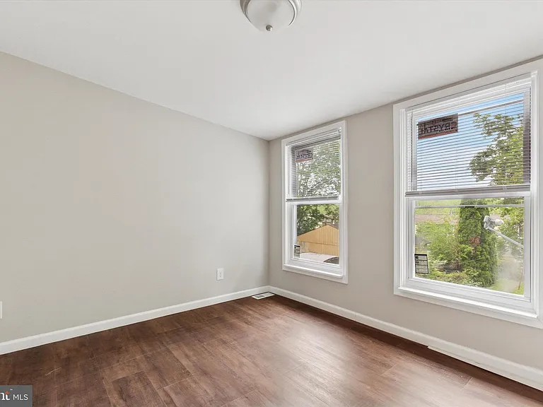 232 Main St — Photo 10