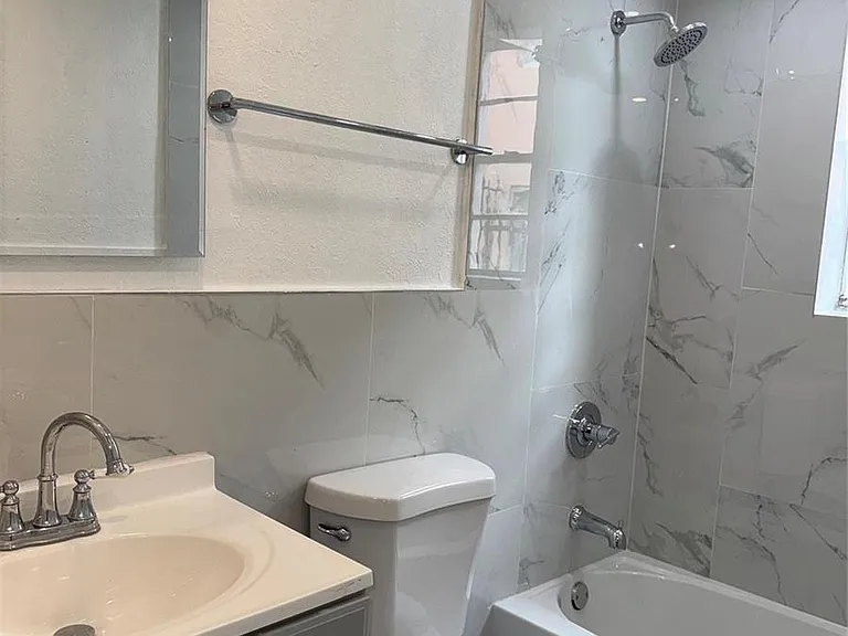 731 NW 56th St #101 — Photo 11
