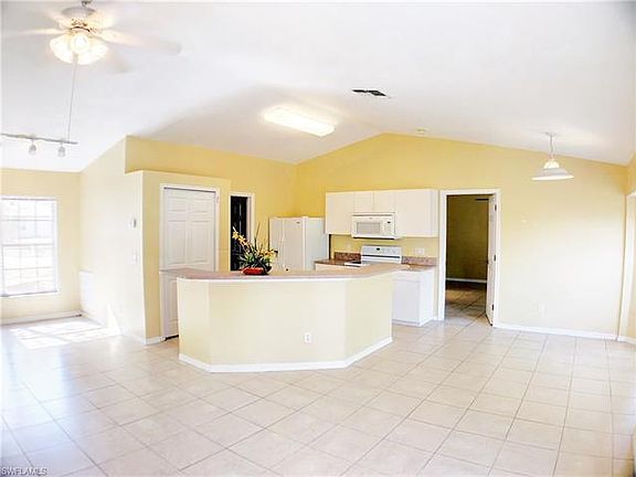 4th image of 221 NE 23rd Pl