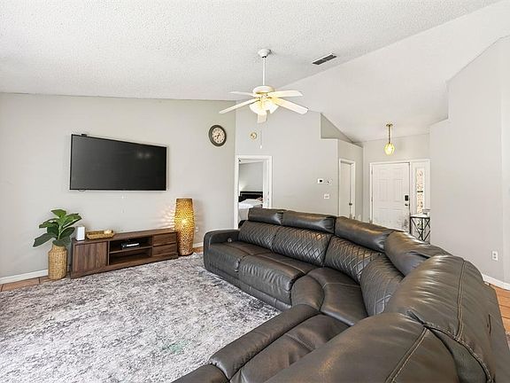 3rd image of 2037 Greystone Trl