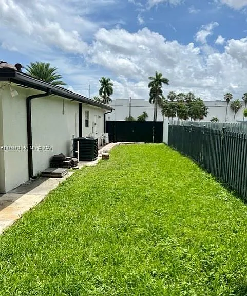 9845 NW 25th Ter — Photo 30