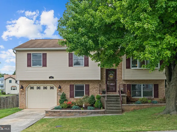 33 Bayberry Dr, Mechanicsburg, PA 17050