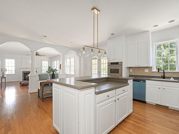 4th image of 3310 Turnberry Cir
