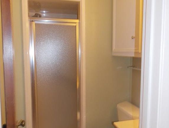 3rd image of 1404 Caudill St