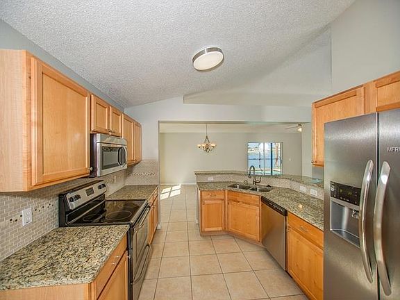 5th image of 12923 Lake Vista Dr