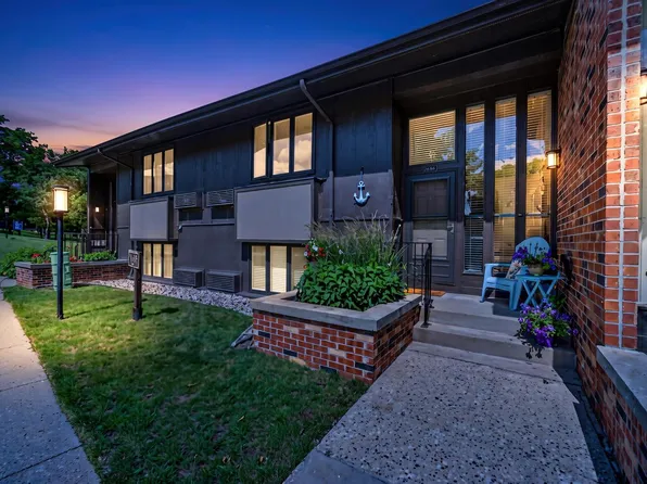 33 Lausanne COURT #33-06, Lake Geneva, WI 53147